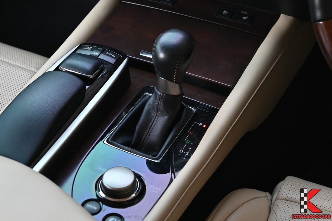 GS300h 2014 คอนโซลเกียร์และปุ่มโหมดขับขี่