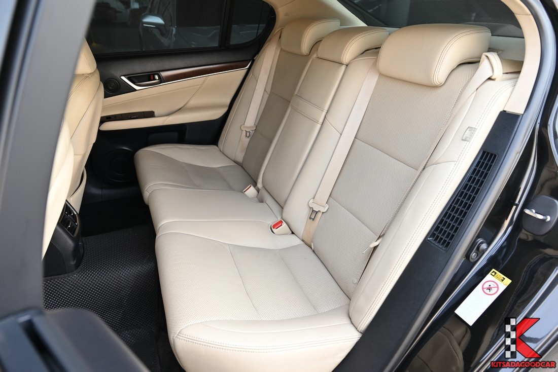 GS300h 2014 เบาะหลังสีครีม