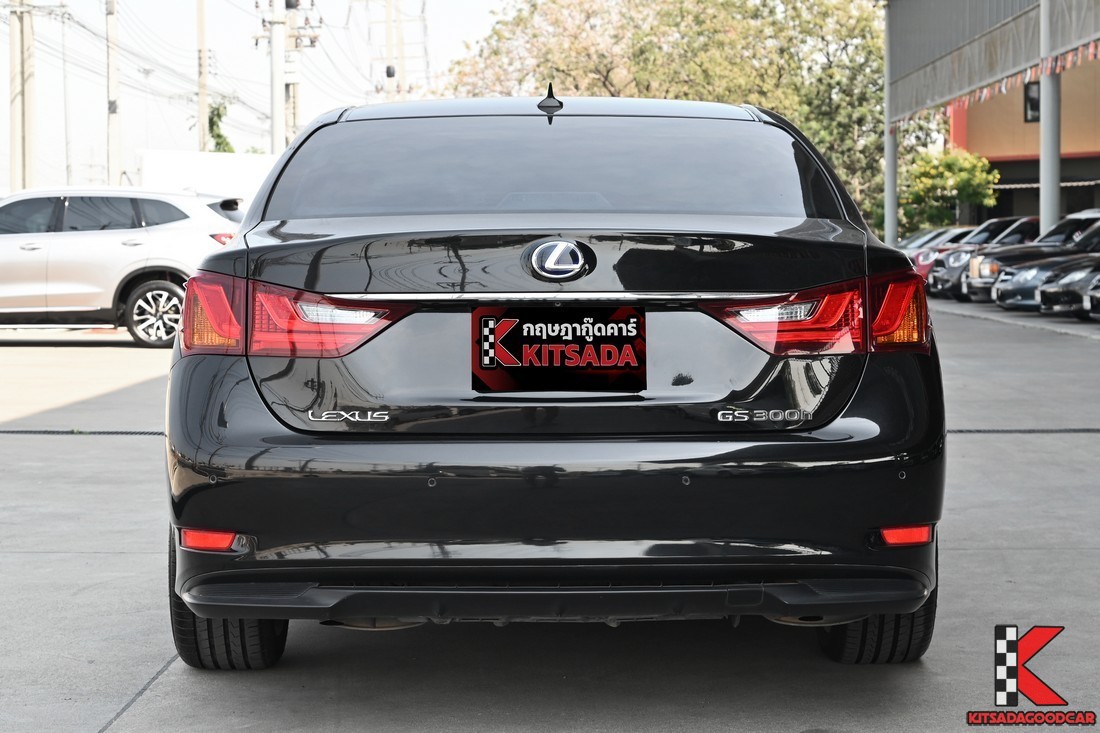 GS300h 2014 ด้านหลังตรง