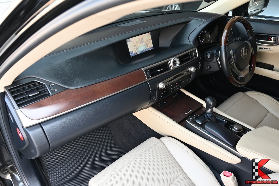 GS300h 2014 คอนโซลหน้าและแผงไม้