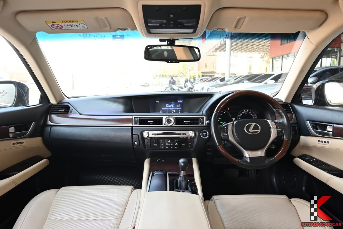 GS300h 2014 ห้องโดยสารมุมกว้าง