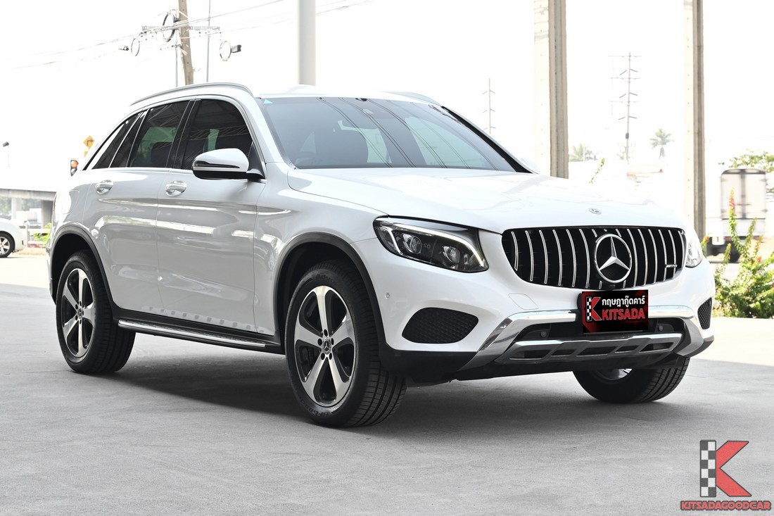 Mercedes-Benz GLC250d 4MATIC 2019 สีขาว มุมหน้าเฉียง