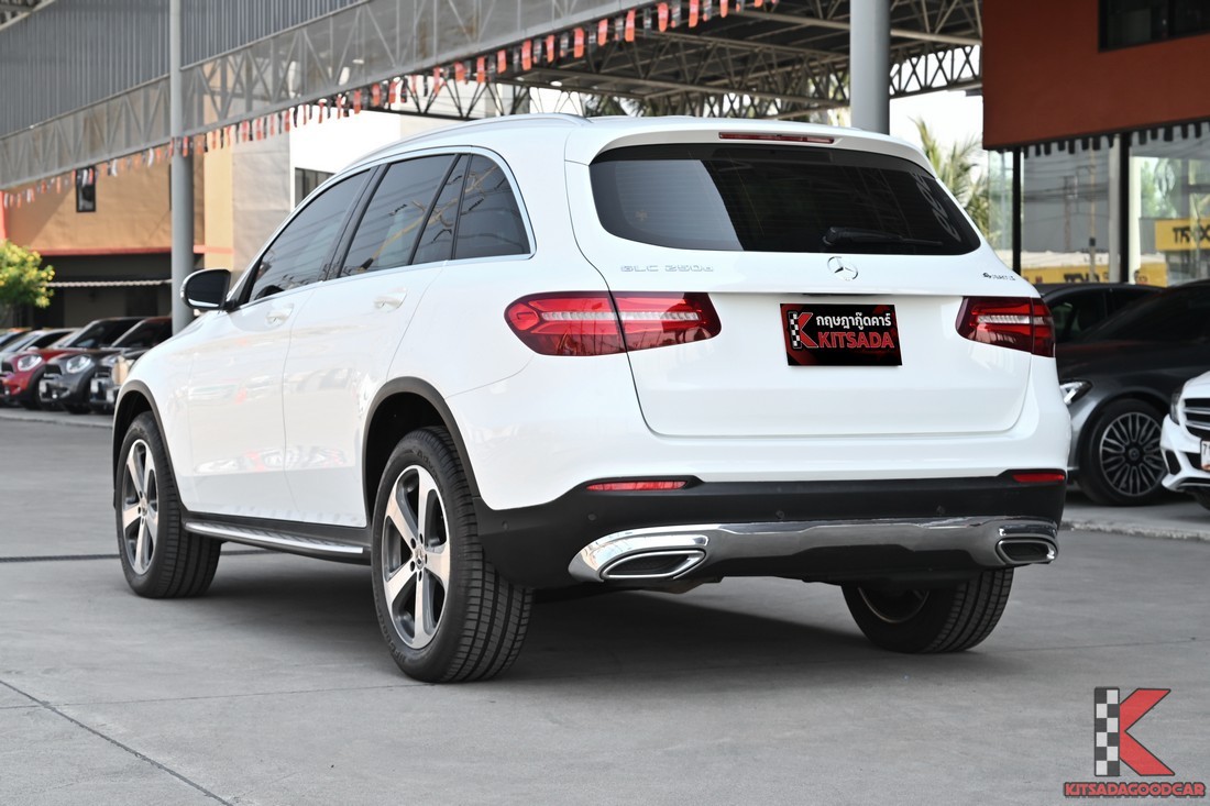GLC250d 2019 มุมท้ายเฉียง ท่อคู่