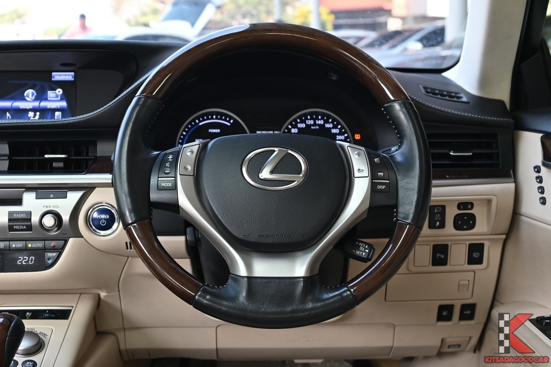 ES300h ปี 2014 พวงมาลัยมัลติฟังก์ชัน