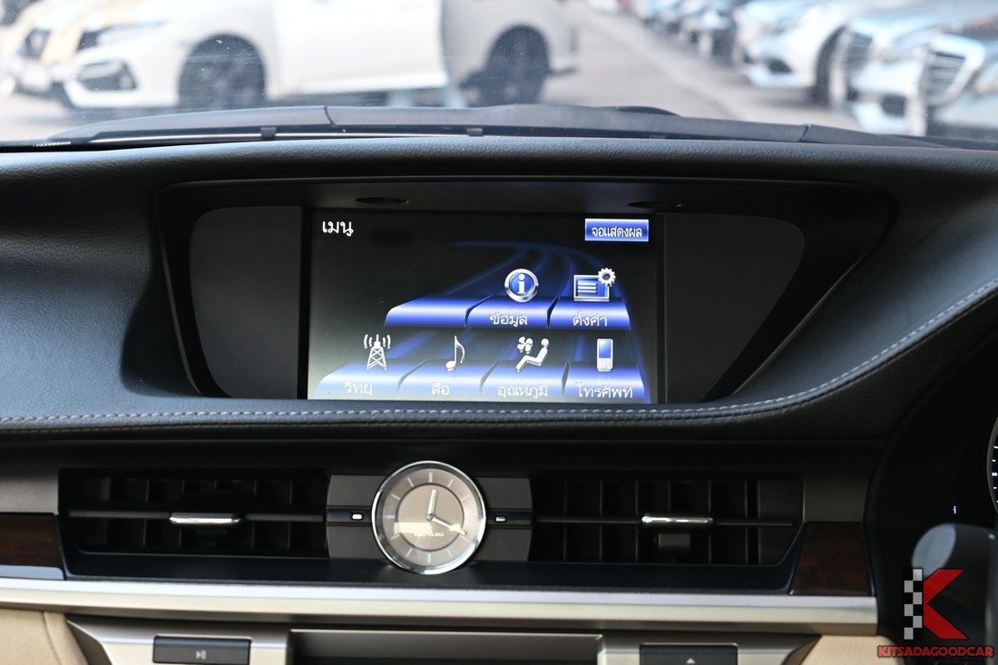 ES300h ปี 2014 จอกลาง