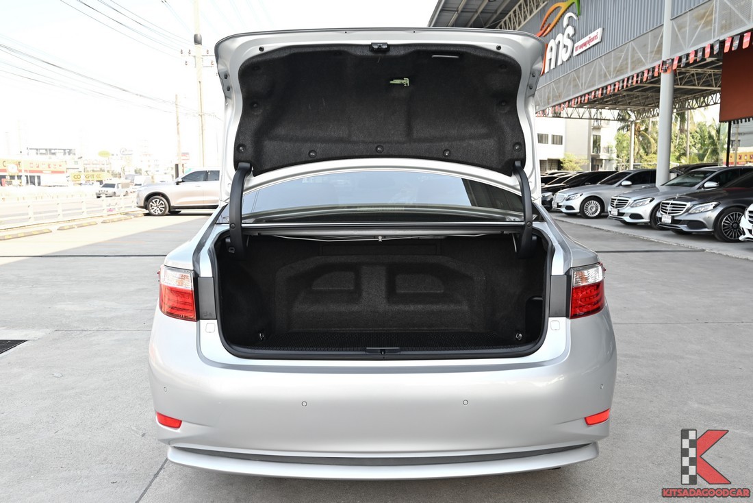 ES300h ปี 2014 ห้องเก็บสัมภาระ