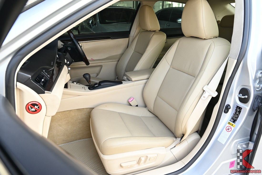 ES300h ปี 2014 เบาะคู่หน้า