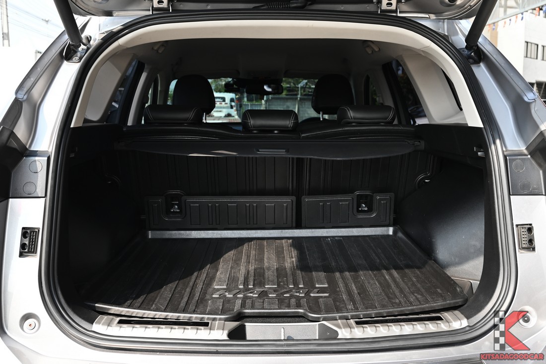 พื้นที่เก็บสัมภาระท้าย กว้างใช้งานง่าย