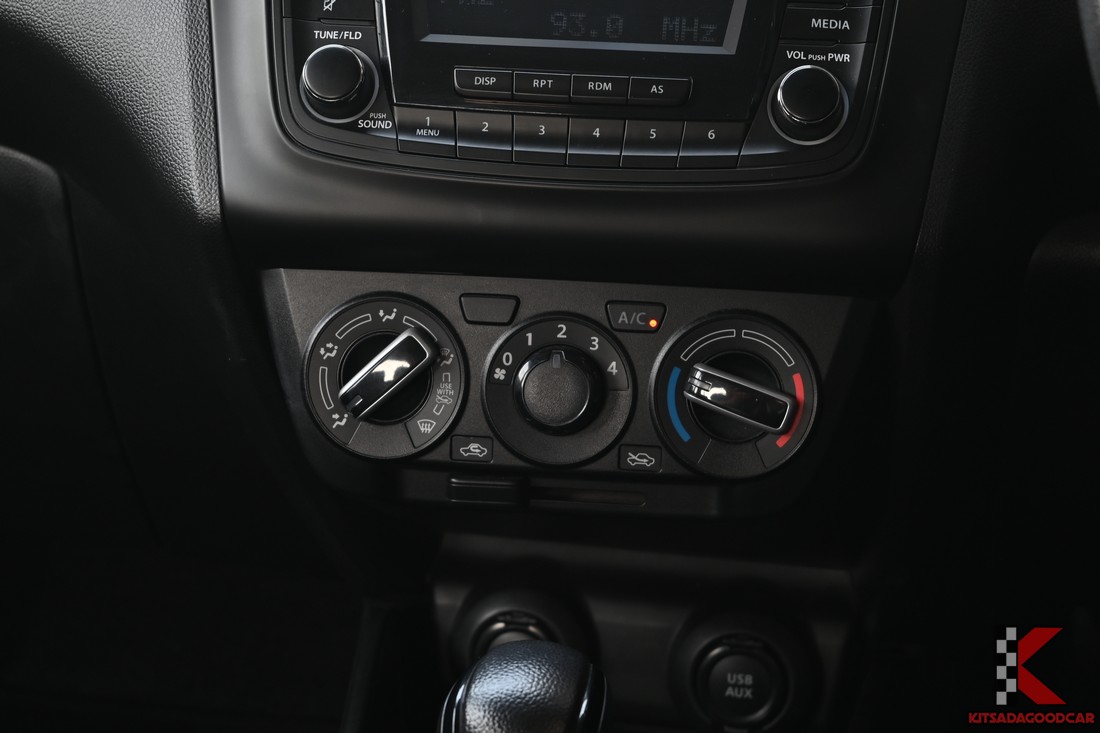 แผงควบคุมแอร์แบบแมนนวล