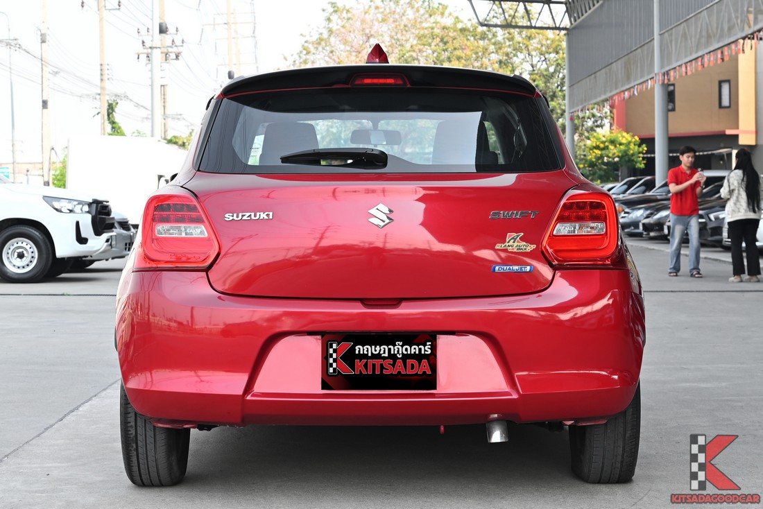 ด้านหลังตรง Suzuki Swift GL Sport