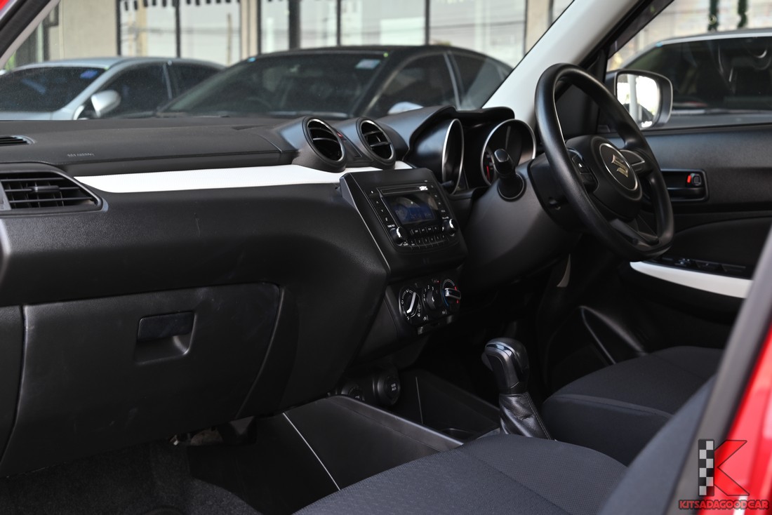 ภายในคอนโซลและพวงมาลัย Swift 2020