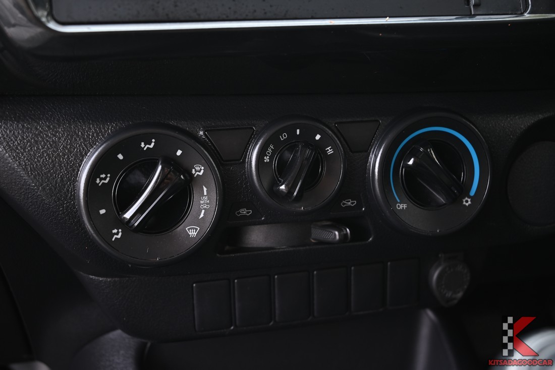 แผงปรับอากาศ Toyota Hilux Revo