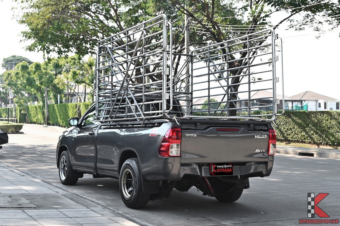 ด้านหลังเฉียง Toyota Hilux Revo 2022 พร้อมคอก