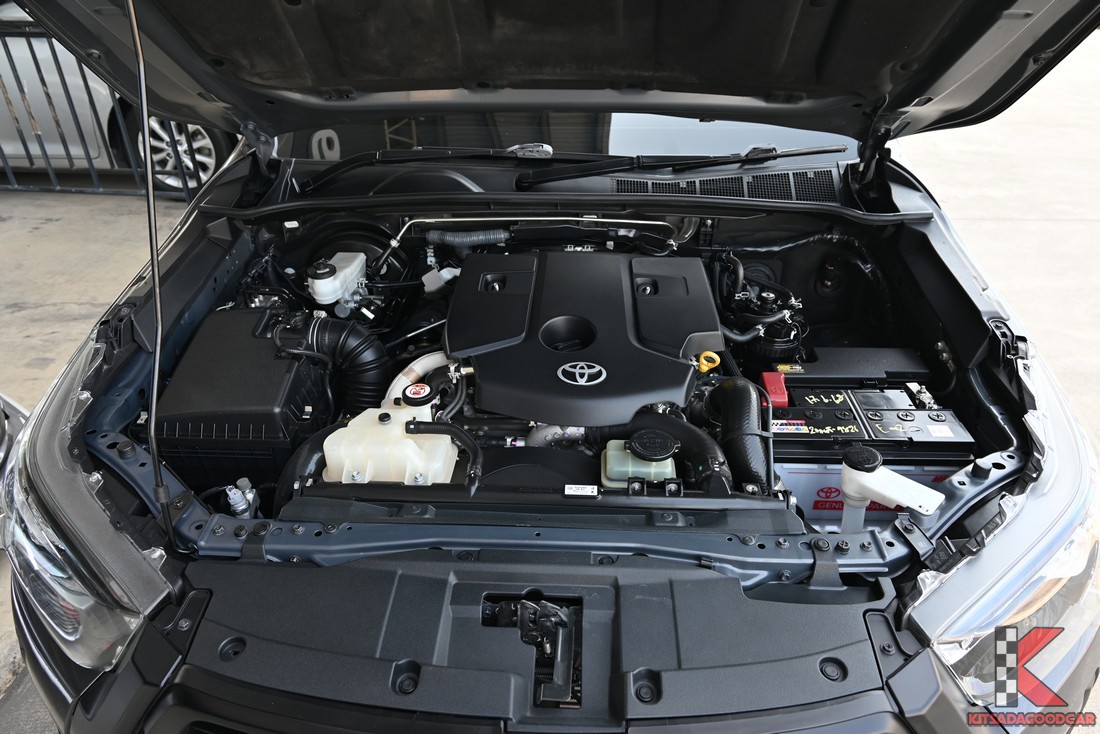 ห้องเครื่อง Toyota Hilux Revo 2.8