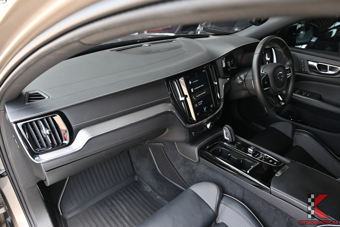 พวงมาลัยและมาตรวัด (ตามรูป)