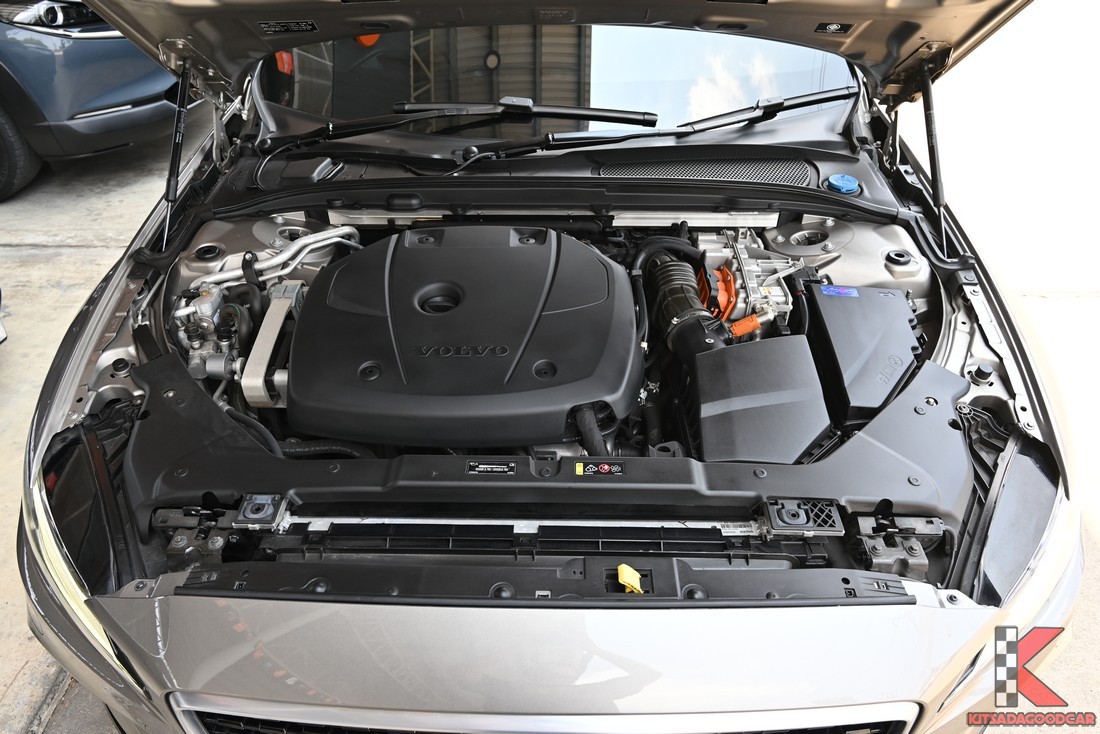 ห้องเครื่อง Volvo S60 T8 (ตามรูป)