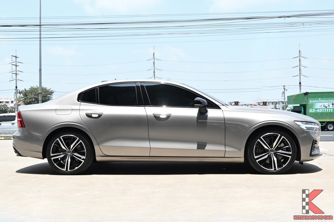 Volvo S60 2021 มุมข้างรถเต็มคัน