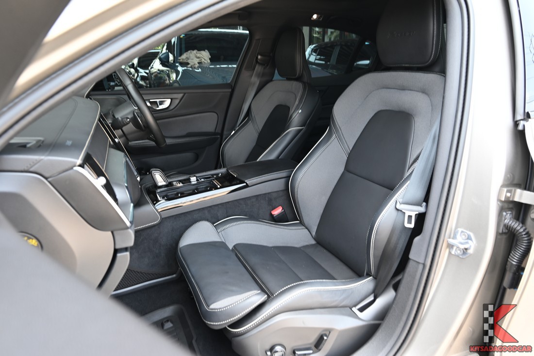 คอนโซลหน้า/จอกลาง (ตามรูป)