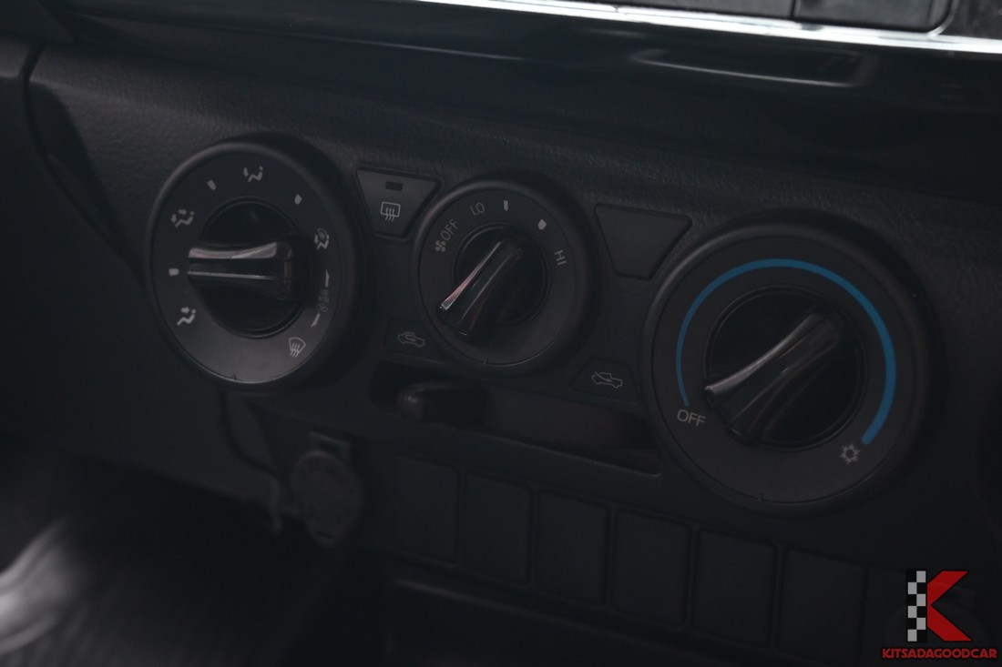 Toyota HILUX REVO แผงควบคุมแอร์