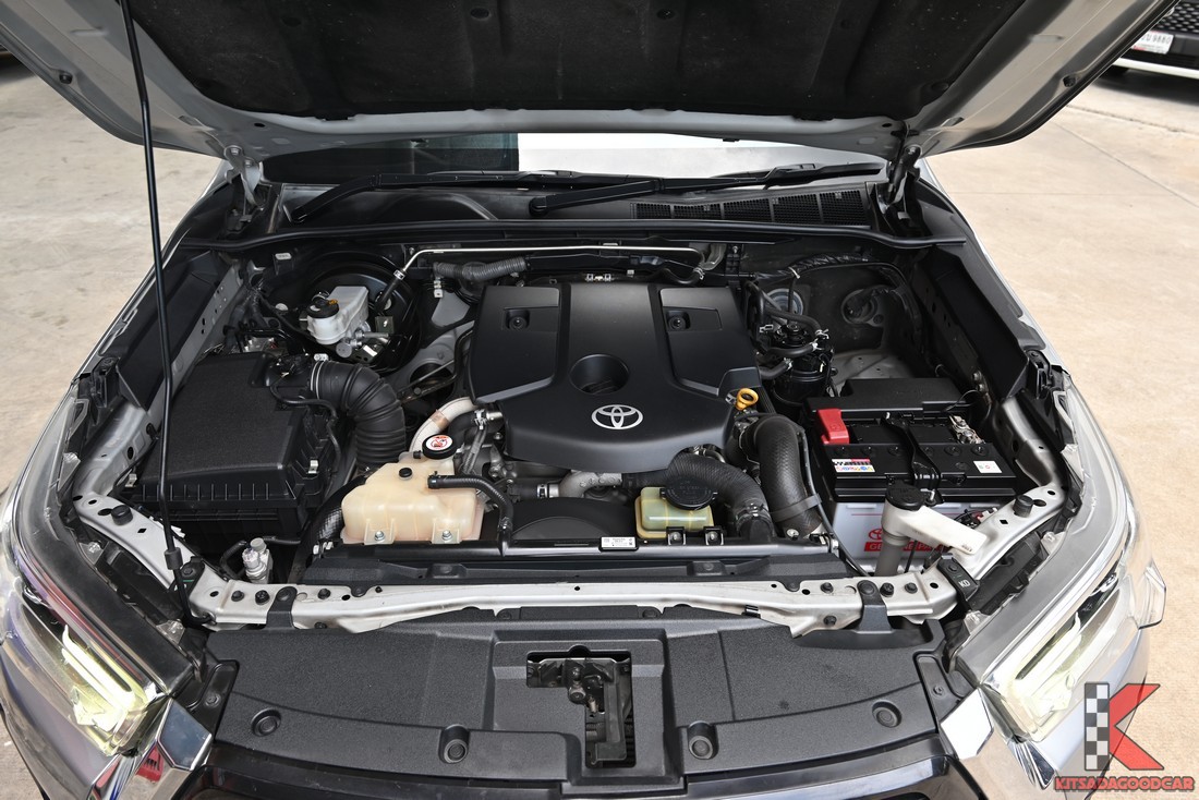 Toyota HILUX REVO 2.4 ห้องเครื่องดีเซล