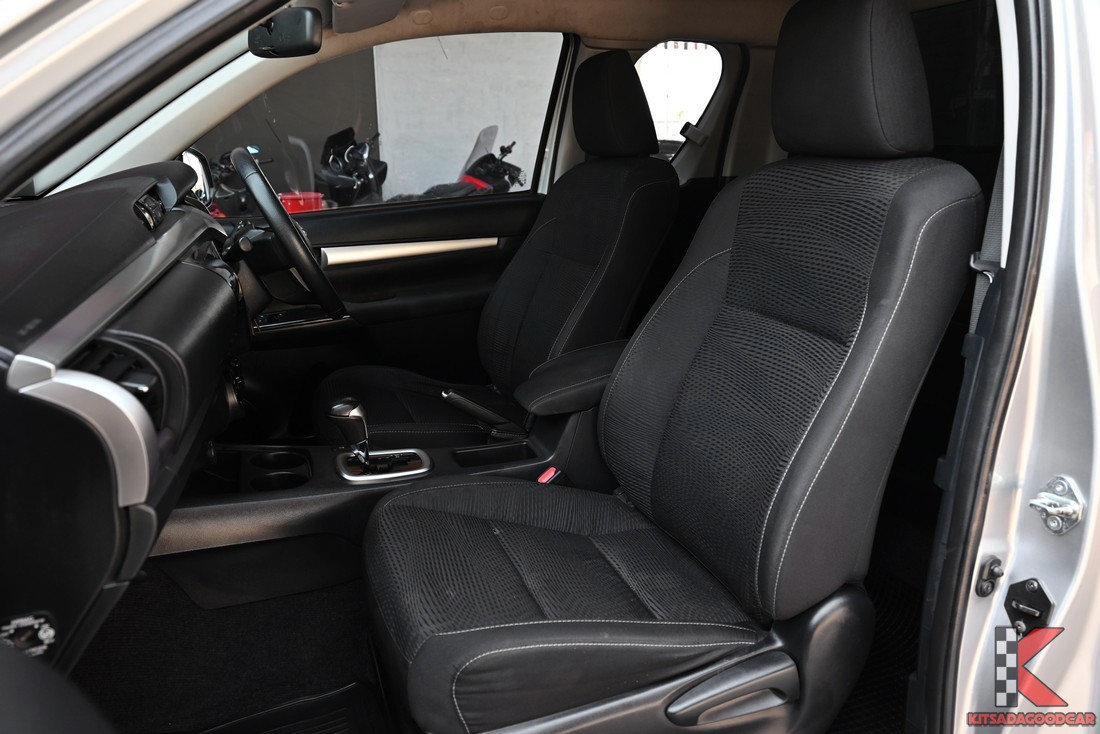 Toyota HILUX REVO เบาะคู่หน้า