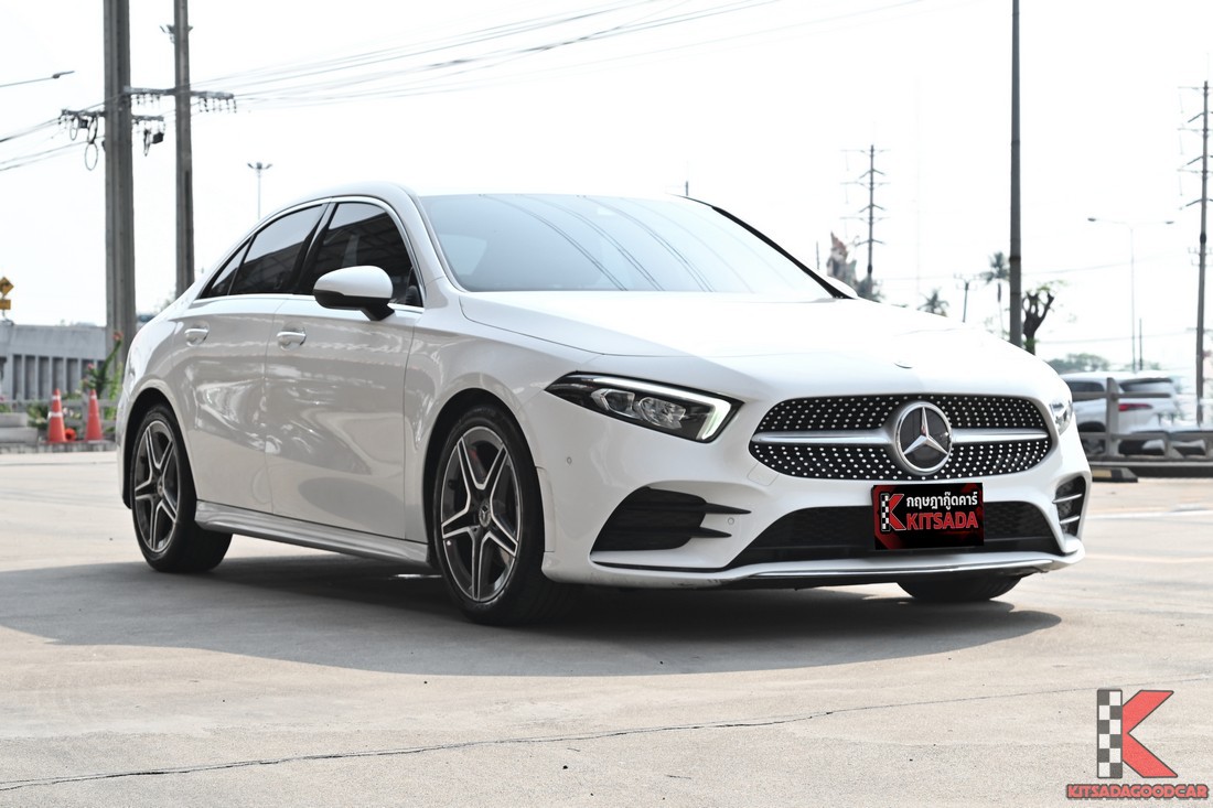 Mercedes-Benz A200 AMG Dynamic 2023 สีขาว มุมหน้าซ้าย