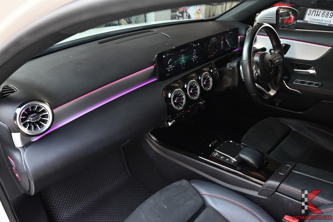 คอนโซลหน้าและจอคู่ A200