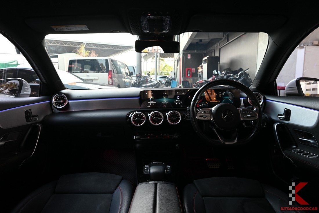 มุมมองห้องโดยสารด้านหน้า A200