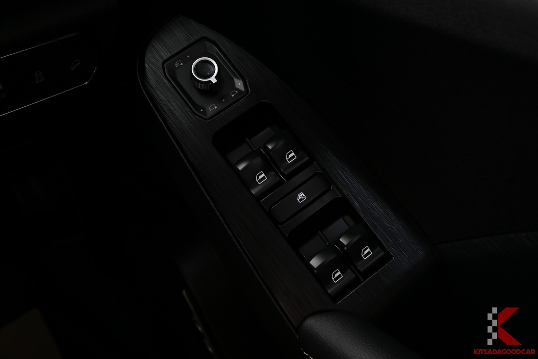 ฝาท้ายไฟฟ้า/พื้นที่ท้าย (ตามภาพ)