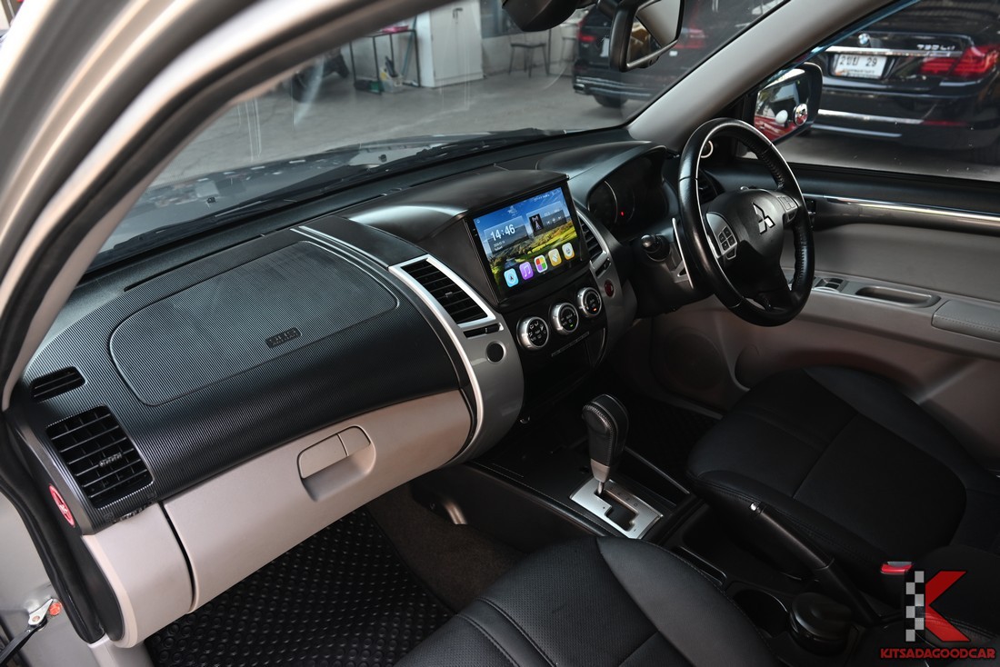 มาตรวัดและพวงมาลัยมัลติฟังก์ชัน