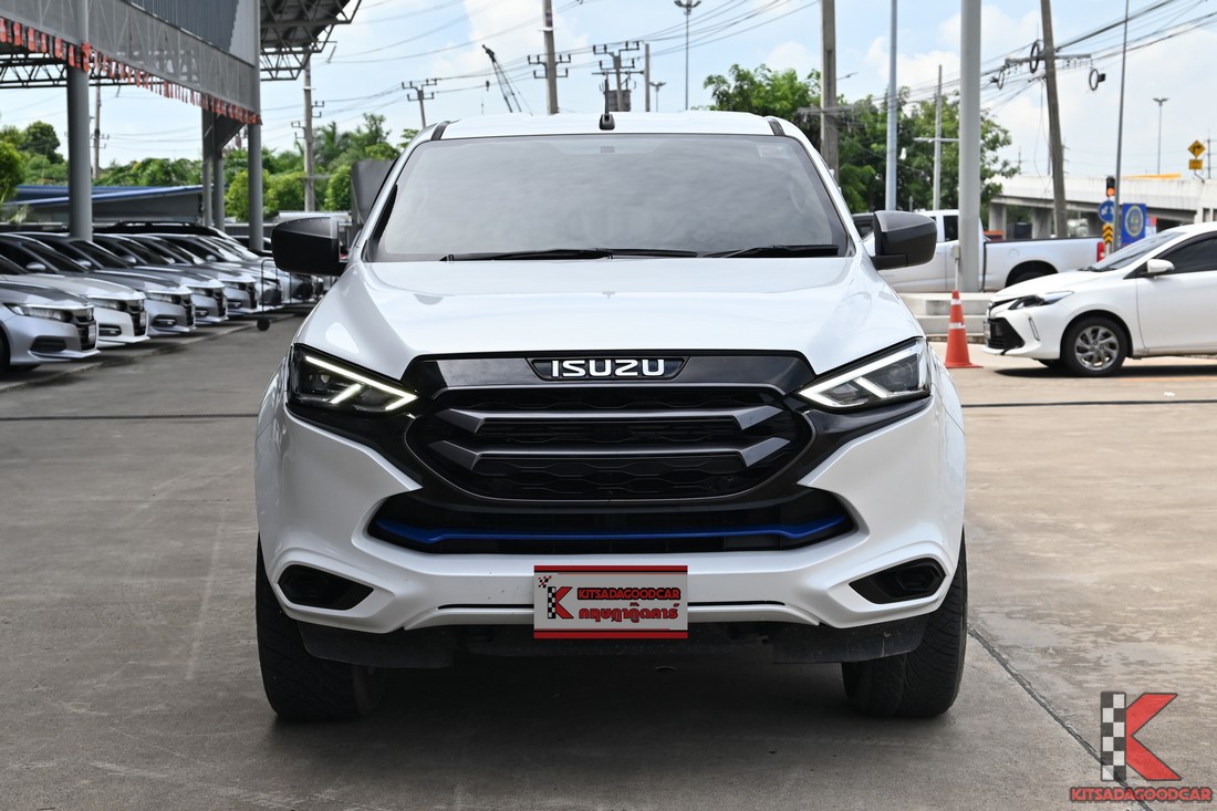 MU-X 2022 ด้านหน้าตรง สีขาว