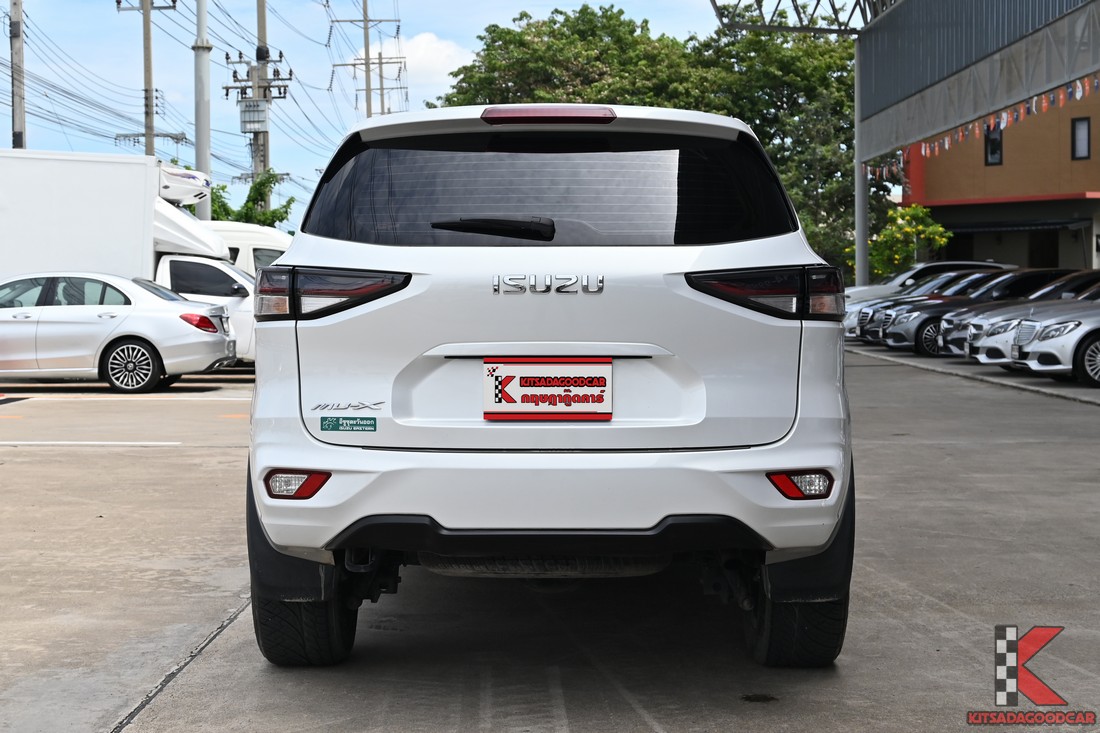 MU-X 2022 ท้ายรถตรง โลโก้ ISUZU
