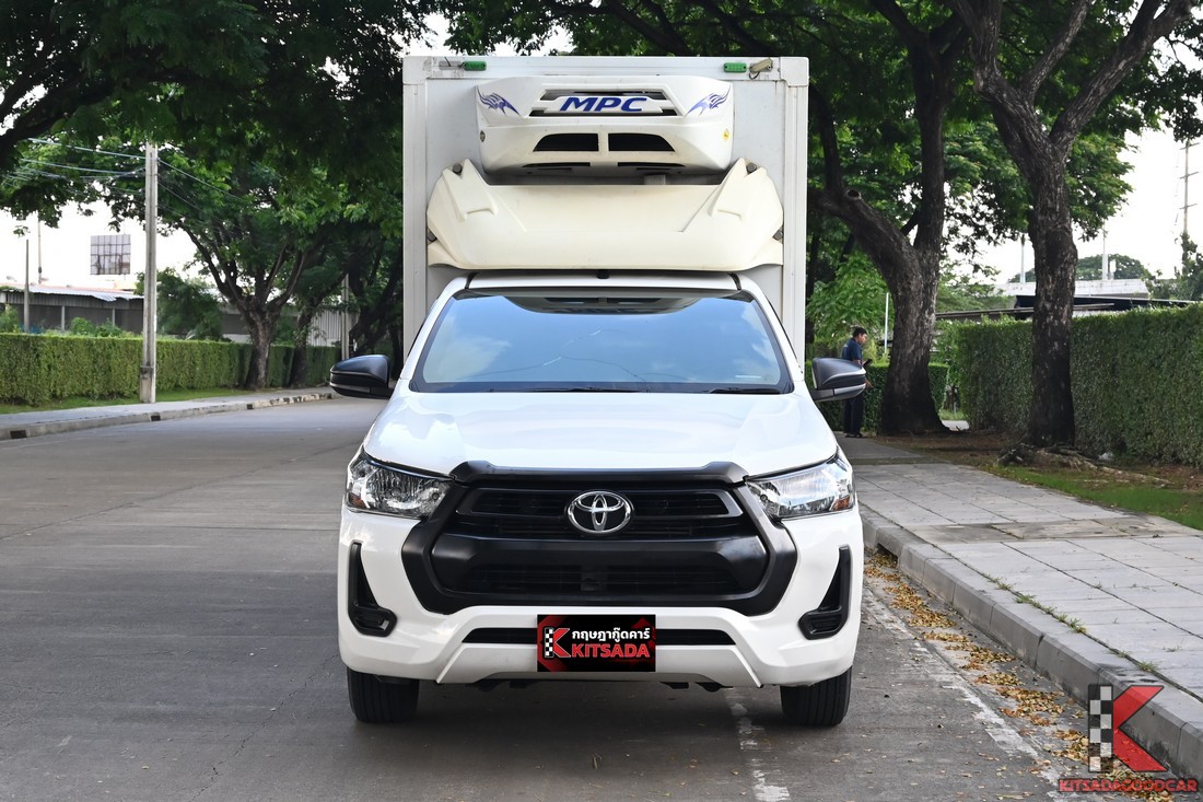 Toyota Hilux Revo ตู้เย็น 2021 มุมหน้าเต็มคัน