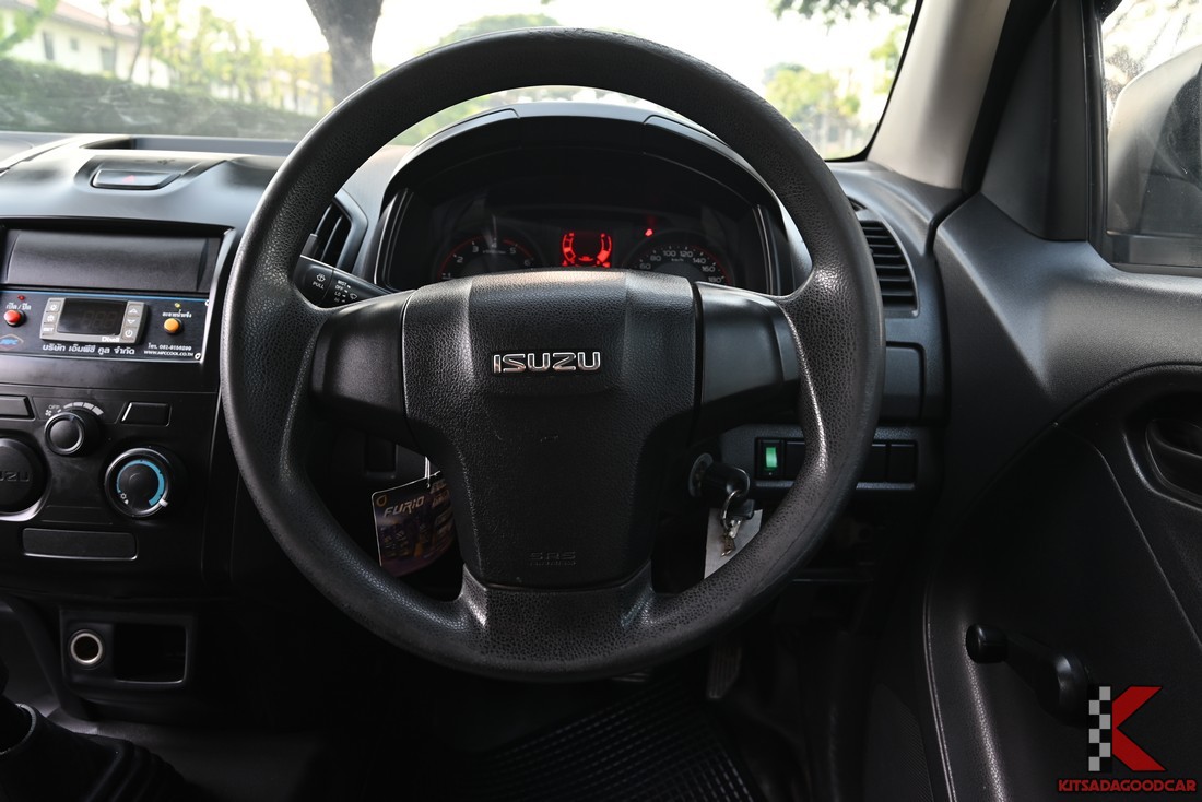 พวงมาลัยและหน้าปัด Isuzu D-MAX