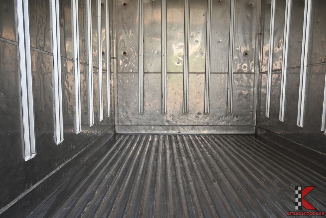 พื้นที่ภายในตู้เย็นพื้นลอนสแตนเลส