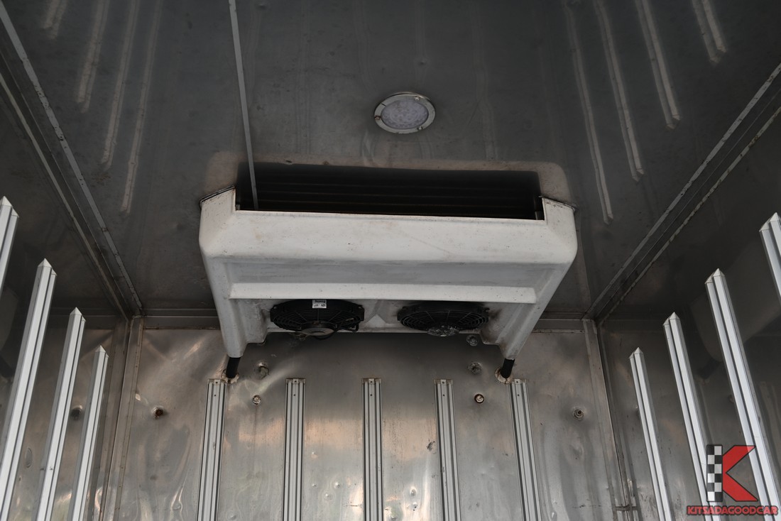 คอยล์เย็นและพัดลมภายในตู้แช่