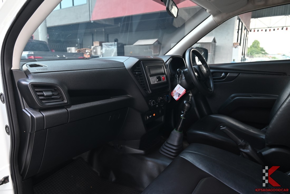 มุมคอนโซลหน้าและพวงมาลัย