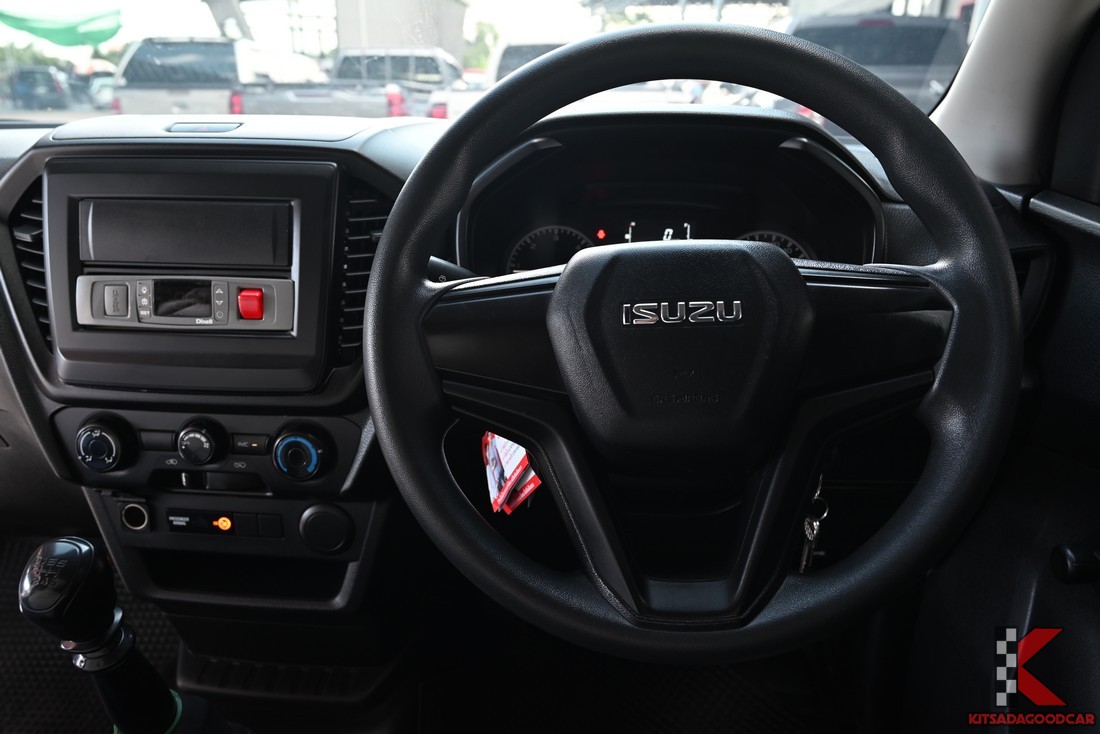 พวงมาลัยและมาตรวัด Isuzu D-MAX