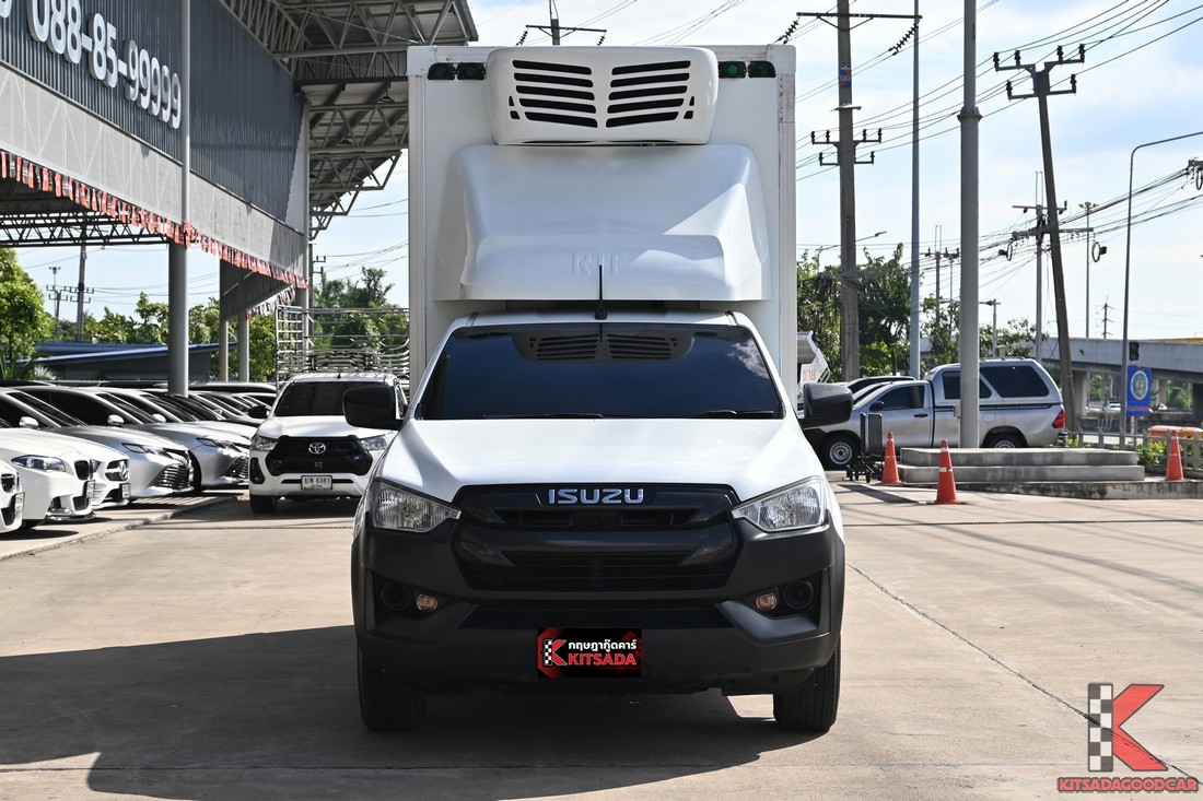 Isuzu D-MAX 2021 ด้านหน้าเต็มคันพร้อมเครื่องทำความเย็น