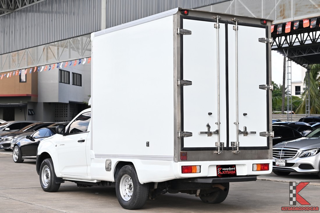 Isuzu D-MAX 2021 มุมหลังเฉียง ประตูตู้บานคู่