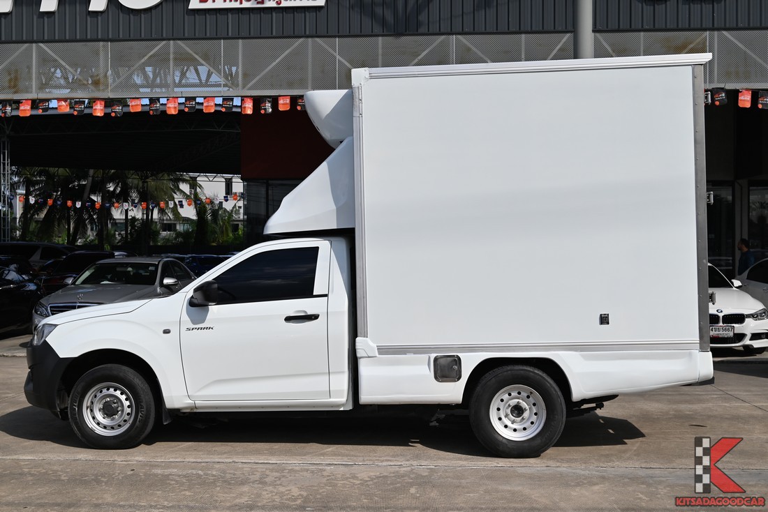 Isuzu D-MAX 2021 ด้านข้างซ้ายพร้อมตู้เย็น