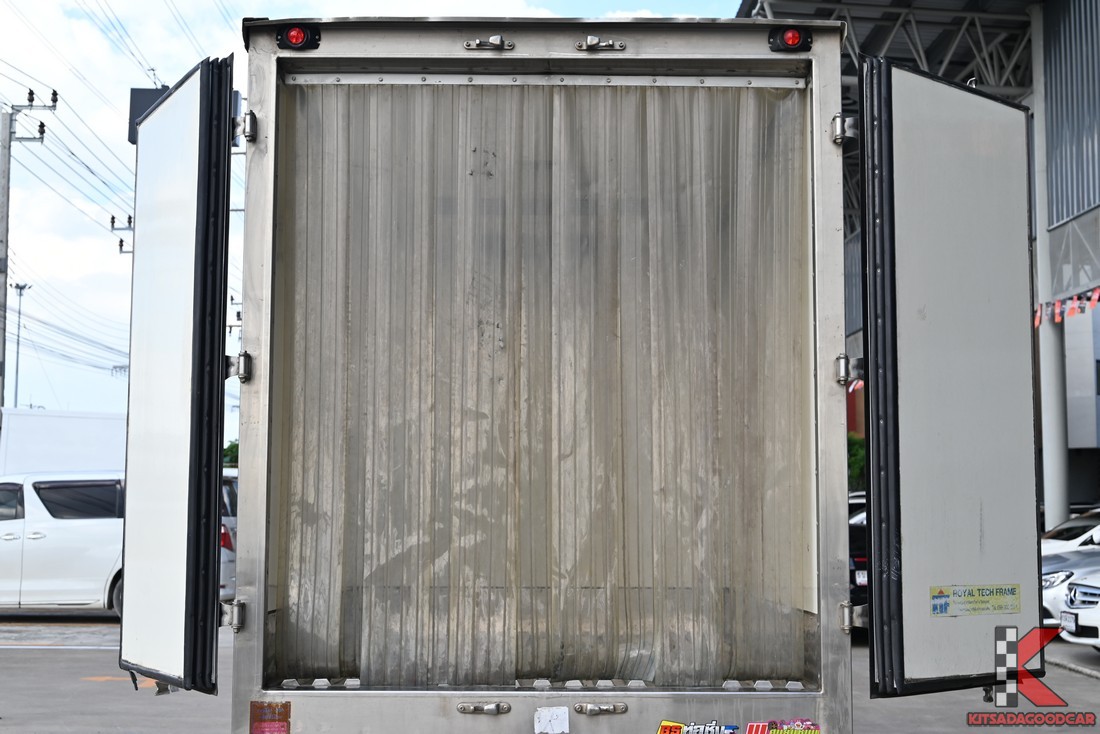 ม่านกันความเย็นบริเวณท้ายตู้