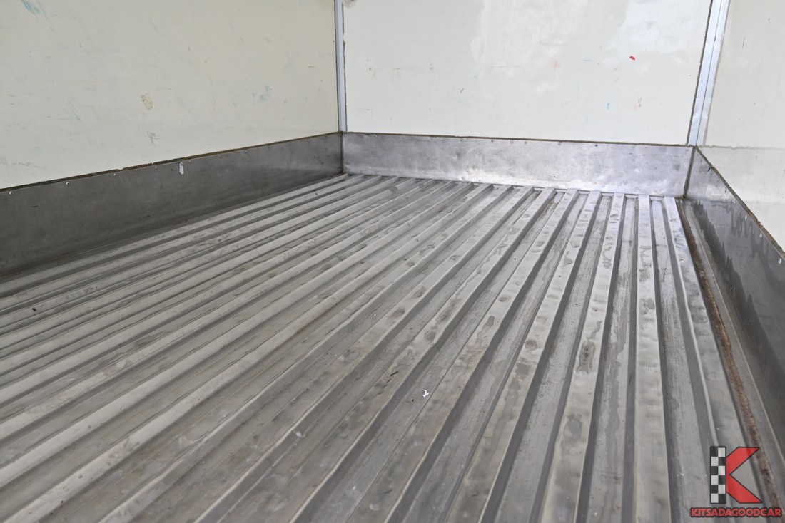 พื้นตู้เย็นลอนสแตนเลส