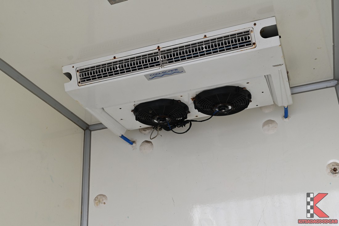 คอยล์เย็นและพัดลมภายในตู้แช่