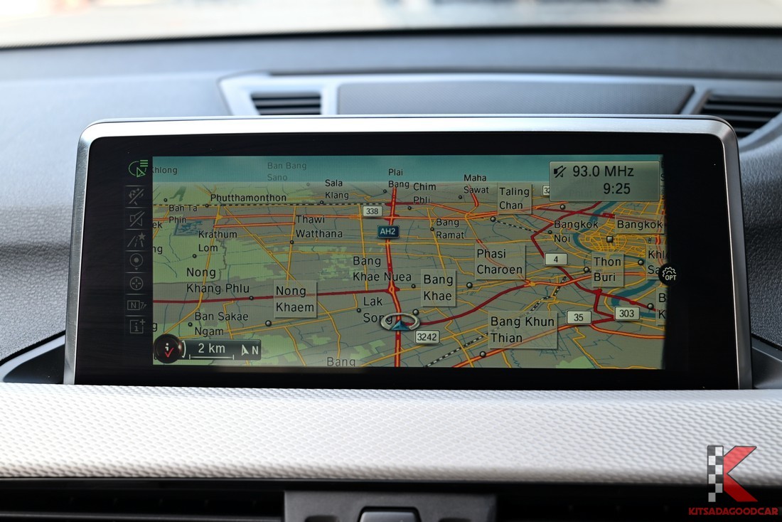 ระบบนำทางบนจอ iDrive