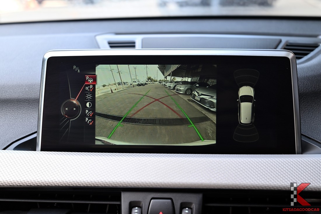 ภาพจากกล้องถอยพร้อมเส้นกะระยะ