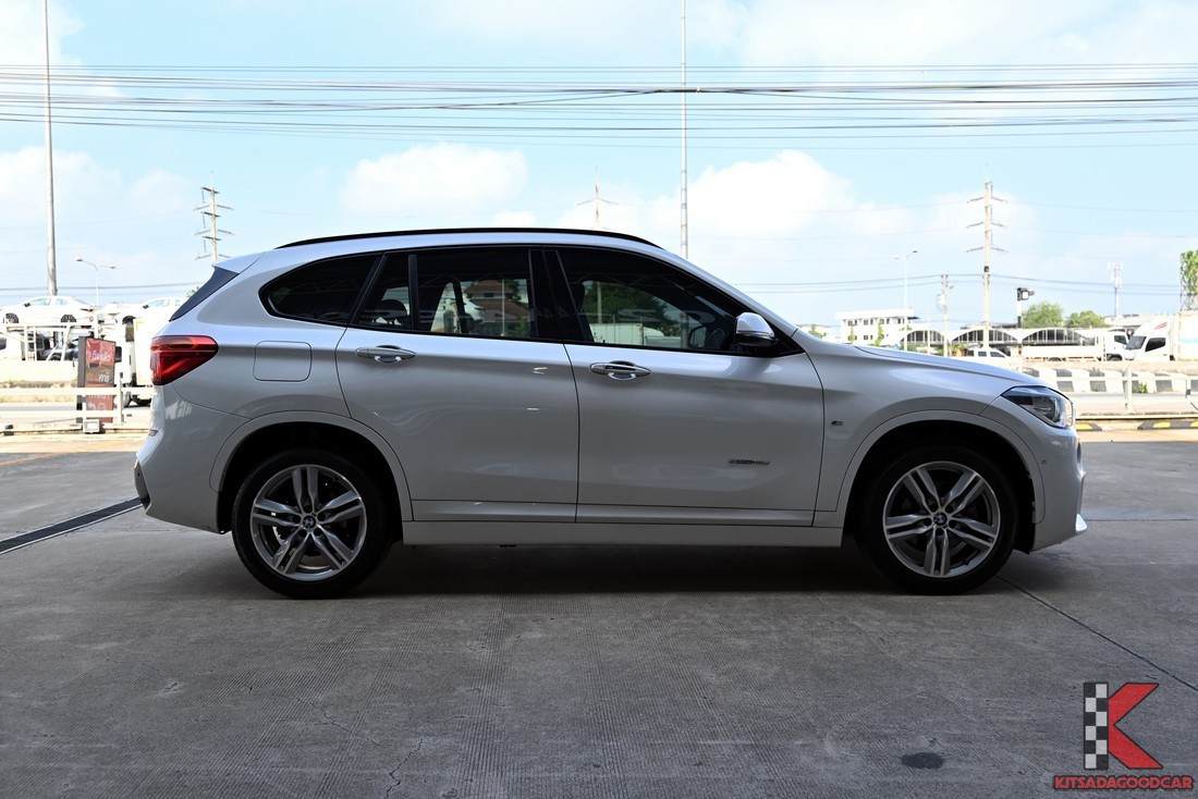 BMW X1 2017 ด้านข้างซ้าย