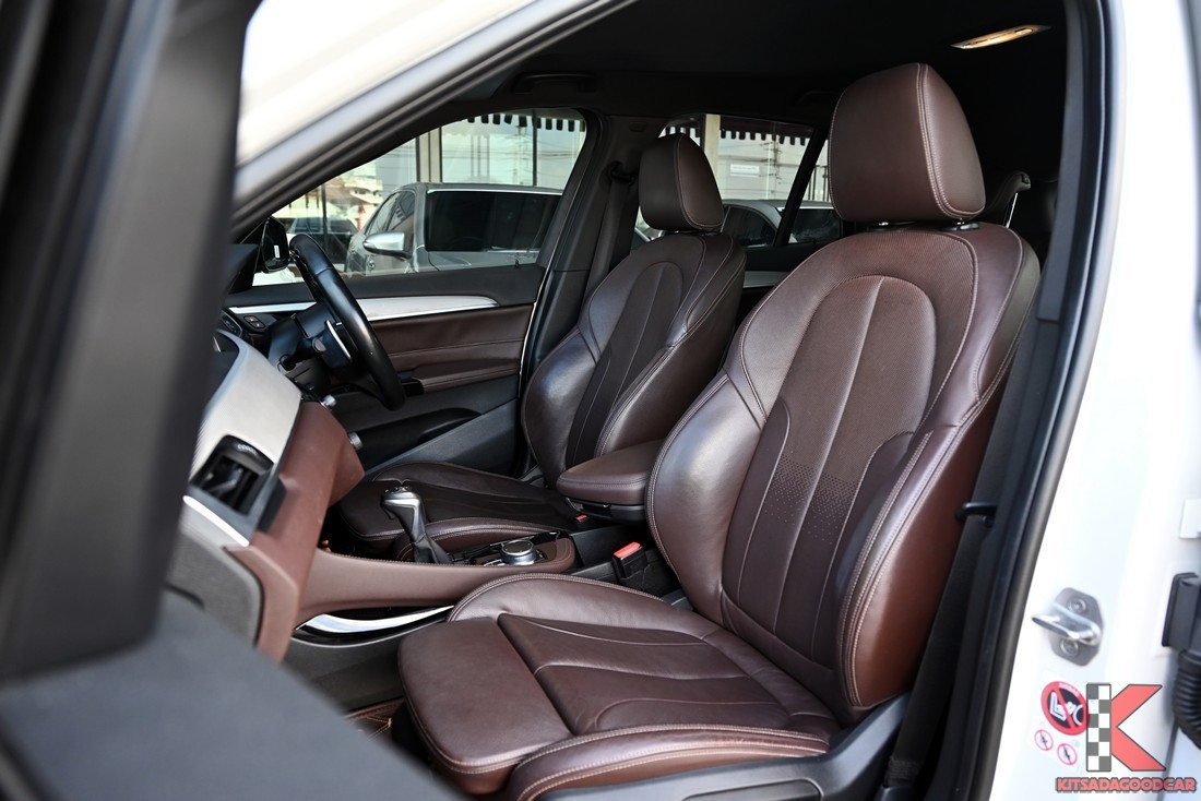 เบาะคู่หน้าหนังสีน้ำตาล BMW X1