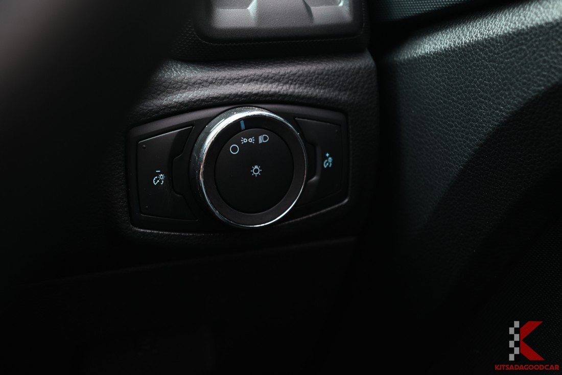 สวิตช์ไฟหน้าและระบบปรับระดับ