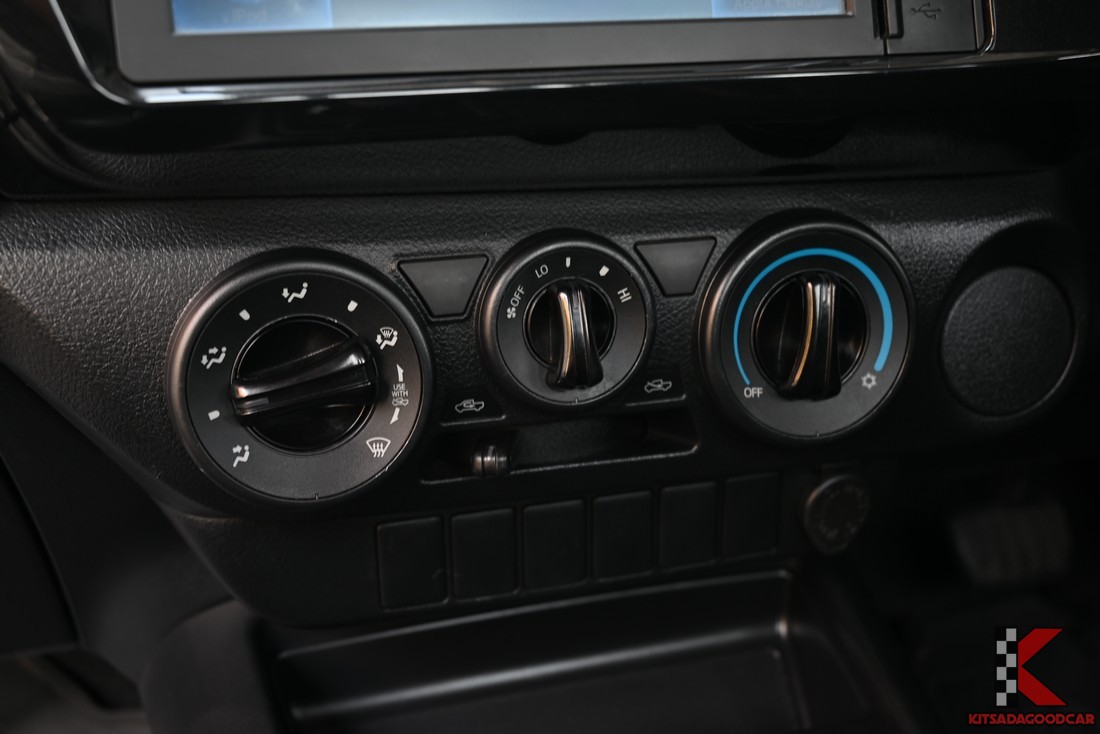 แผงควบคุมแอร์แบบหมุน (ตามภาพ)